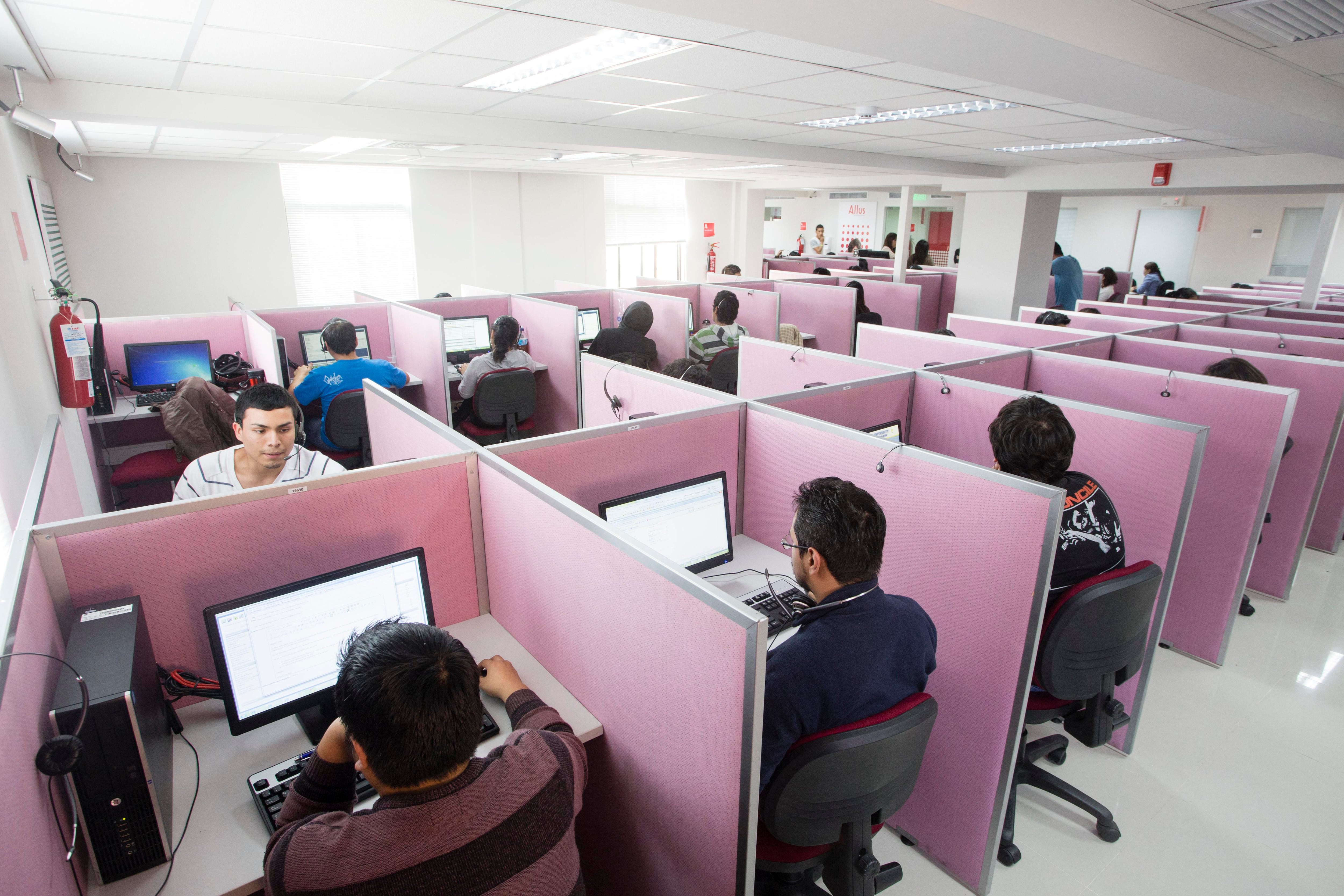 La PNP constató que el establecimiento de Konecta no cumplía con el distanciamiento necesario entre trabajadores para evitar la propagación del COVID-19. (Foto referencial: GEC)