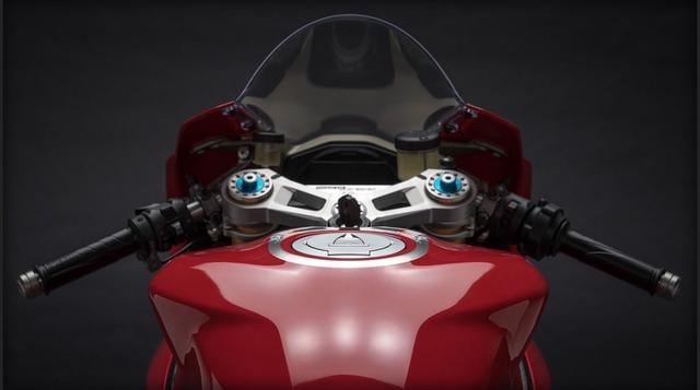 La edición final de la Panigale R también marca el final de la moto v-twin, ya que el renombrado fabricante de motocicletas italiano está trabajando en una moto de cuatro cilindros V4 que se espera que esté lista en 2019. (Foto: Megaricos)
