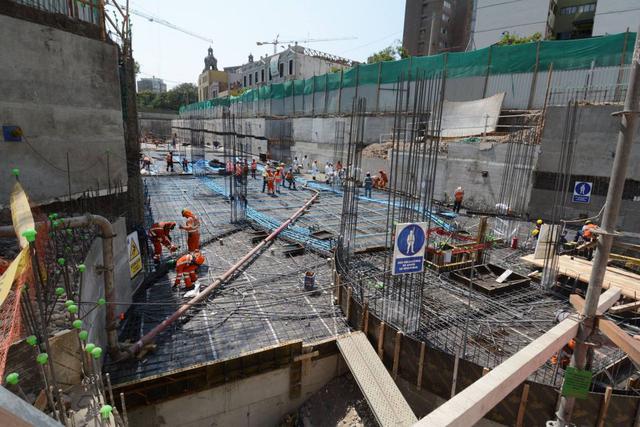 8.- Estacionamiento subterráneo. Cuando esté operativa tendrá una tarifa de promoción durante los primeros 18 meses de funcionamiento de S/ 7.43 por hora, incluido el IGV. Luego, la tarifa general será de  S/ 12.74 por hora, incluido el IGV.