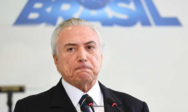 Los brasileños están perplejos por la magnitud del escándalo y repentinamente es incierto que Temer concluya su mandato que termina el próximo año, ya sea por dimisión, destitución o una decisión por parte del tribunal electoral del país.
