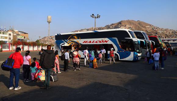 Terminal de Yerbateros en Lima reanuda venta de pasajes al centro del país tras liberarse la carretera Central. (Foto: GEC)
