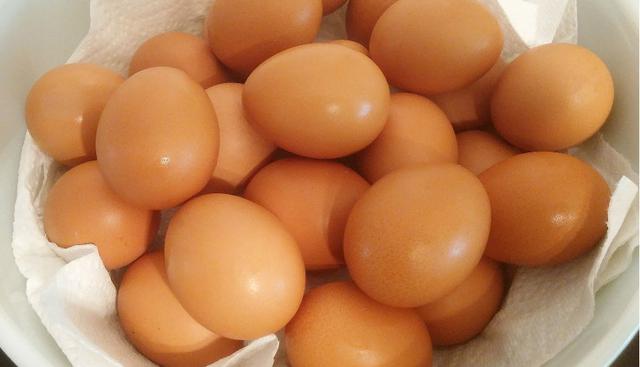 Imujer.com también señala que un huevo entero genera hasta 6 gramos de proteínas. En este caso, la clara tiene unos 3,6 granos de proteínas y, además, no contiene colesterol. (Pixabay.com)