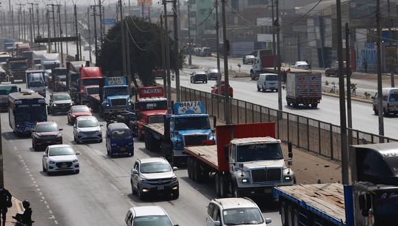 Los conductores que deben llevar el curso obligatorio son los que presten servicio de transporte especial y regular de personas. (Foto: Andina)