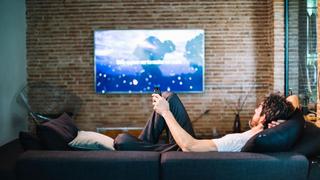 Dormir con la TV encendida podría causar obesidad