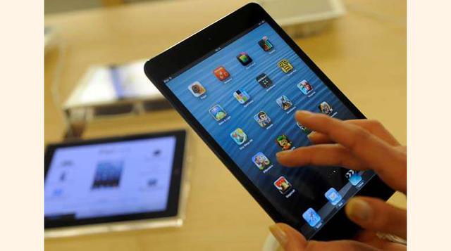 La iPad Mini ($329) es la debilidad de muchas mujeres ya que ofrece todas las funcionalidades de la iPad original, es más pequeña (pantalla de 7,9 pulgadas), más delgada y liviana (0,68 libras), y permite tomar videos y fotografías.
