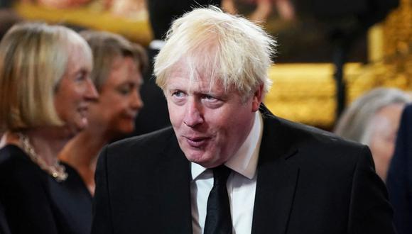 Johnson fue abucheado por algunos pasajeros en el avión hacia Reino Unido, según un reportero de Sky News que iba en el vuelo que llegó a Londres el sábado por la mañana. (Foto de Kirsty O'Connor / PISCINA / AFP).