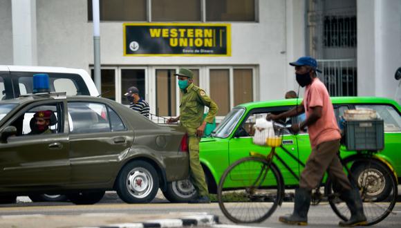 Western Union cierra en Cuba por presiones de la administración Trump. (Foto: Yamil LAGE / AFP).