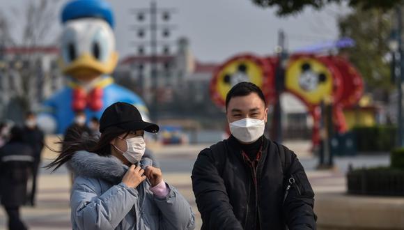 Los investigadores han establecido que los esfuerzos de los Gobiernos y la concienciación de los ciudadanos han reducido la tasa de expansión del virus en China, especialmente tras las restricciones a los viajes y las medidas de control, que han ralentizado la propagación. (Foto: AFP)