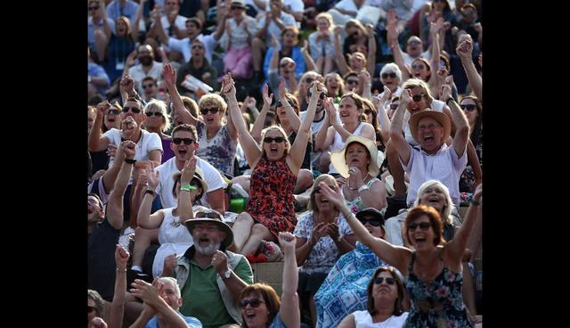 FOTO 5 | La charla de Robinson es perspicaz, pero invita a la reflexión –provoca y entretiene- y esa es la fórmula mágica para ganarse a la audiencia. Según Anderson, “al público que se ríe rápidamente contigo le gustarás y estará mucho más dispuesto a tomar en serio lo que dices”. “Si puedes contar tan sólo una historia corta que haga sonreír, puedes desbloquear el resto de tu charla”, añade.