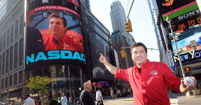 John Schnatter abandonó sus funciones como director ejecutivo y presidente durante los últimos dos años, pero que sigue siendo un accionista clave.