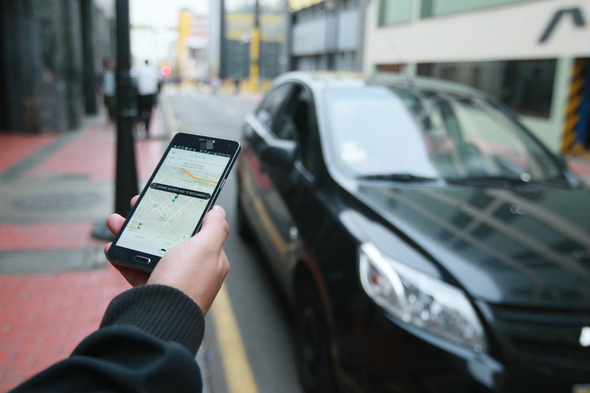 El uso de aplicativos se da principalmente con pago vía efectivo, según el informe de USIL (Foto: El Comercio)