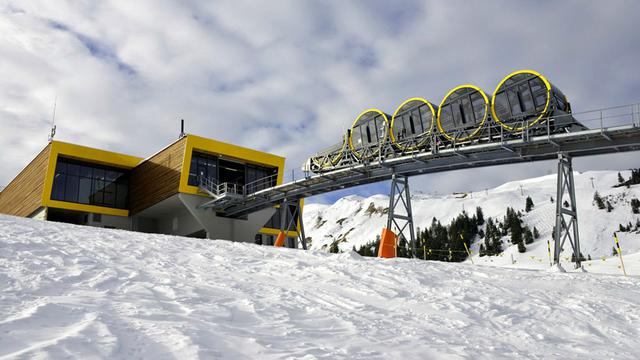 Foto 2. El funicular Stoos Bahn tiene un diseño futurista que no requiere de conductor y posee dos líneas de cabinas cilíndricas giratorias. (Foto: Difusión)