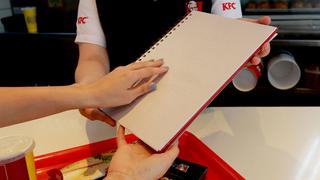 KFC incorpora cartas en braille en sus locales a nivel nacional