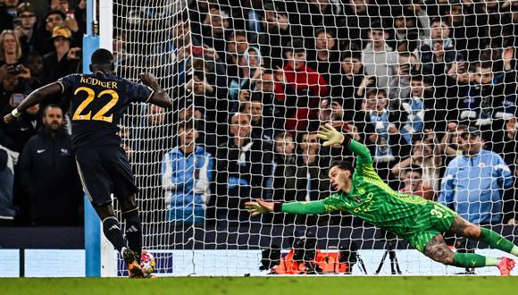 Antonio Rüdiger marcó el gol decisivo para darle la clasificación al Real Madrid en la tanda de penales contra el Manchester City. (Foto: AFP)