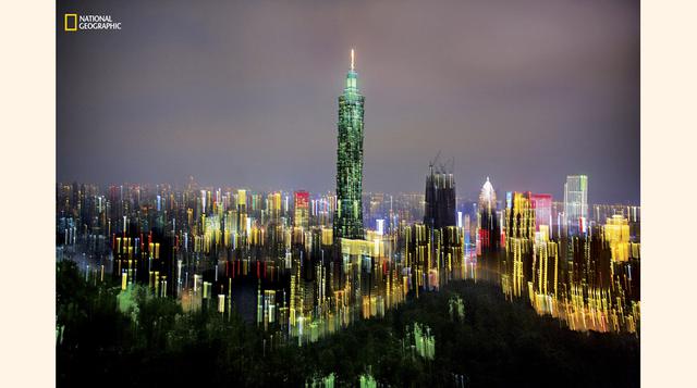 Skyline nocturno de Taipei. (Foto: Dina Litovsky / National Geographic)