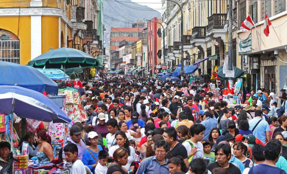 La MML ha puesto a disposición a partir de hoy el Plan de Seguridad Navidad 360° a fin de garantizar la seguridad y el desplazamiento de los que acudan a estos conglomerados comerciales a realizar sus compras de fin de año. (Foto: Andina / Oscar Farje)