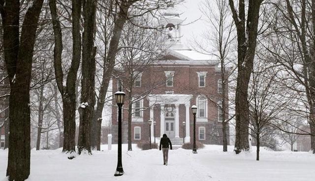 FOTO 20 | Maine - Bates College. Costos de matrícula, alojamiento, comida y otros costos, 2016-17: US$ 66,550. Precio promedio pagado por un estudiante con ayuda / beca, 2015-2016: US$ 24,055. Ubicación: Lewiston, ME. Sector: privado sin fines de lucro. Número de estudiantes: 1,780. (Foto: Josh Kuckens/Bates College/Facebook)
