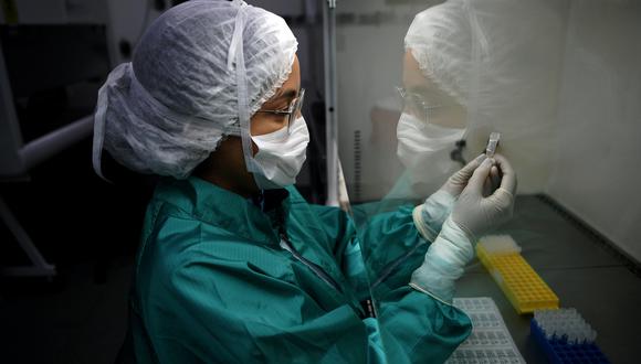 La mayor rapidez y cantidad de pruebas de diagnóstico aplicadas permite reducir el número de contagios. (Foto: AFP)