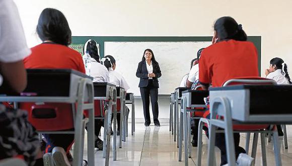 En el acceso a educación secundaria, en Arequipa existe una brecha en favor de los hombres.