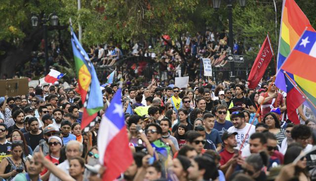 Estas manifestaciones lucen en las calles como un movimiento enorme y bien organizado, pero carecen de líderes identificables. (Foto: AFP)