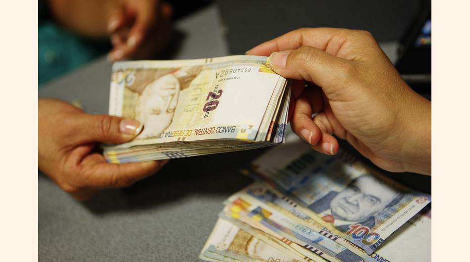 FOTO 4 | No separar el dinero de las relaciones, para nadie es un secreto que a las mujeres les gusta siempre quedar bien con todos y ayudar siempre cuando un ser querido tiene problemas. Sin embargo, a pesar de que las finanzas son una buena manera de demostrar afecto, también son una trampa para tus ahorros.

Si alguien te pide que le prestes dinero y no cuentas con fondos suficientes para hacerlo, no lo hagas. Evita sacrificar tus ingresos para satisfacer las necesidades, deseos o problemas de los demás.