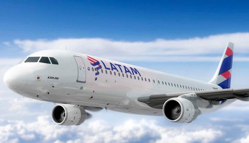 Foto 7 | Para fin de año Latam espera tener avanzado su proyecto de low cost en vuelos internacionales y sería principalmente para Brasil, Argentina y Perú. “Si uno no toma esas medidas se queda fuera”, dijo Ignacio Cueto, CEO de la compañía aérea. Mencionó que en el Perú hay 4 aerolíneas ya muy agresivas con low cost, por lo que considera que es necesario este esquema.   (Foto: AFP)