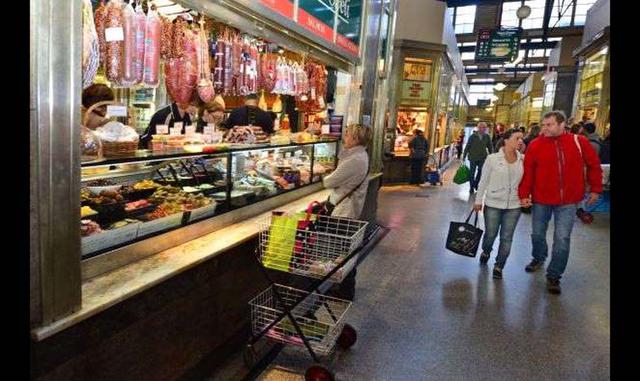 Fotos 12 | QUEEN VICTORIA MARKET – MELBOURNE, AUSTRALIA. Viendo la luz por primera vez en 1878, el Queen Victoria Market de Melbourne se ha convertido en un crisol cultural en el que conviven más de 1000 puestos. En el 'Viejo Vic' (nombre cariño