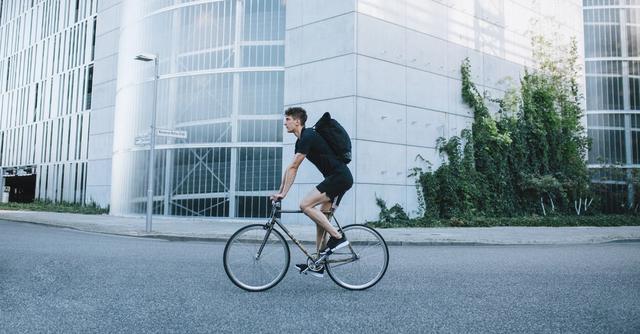 FOTO 6 | Ir a estudiar en bicicleta. (Foto: iStock)