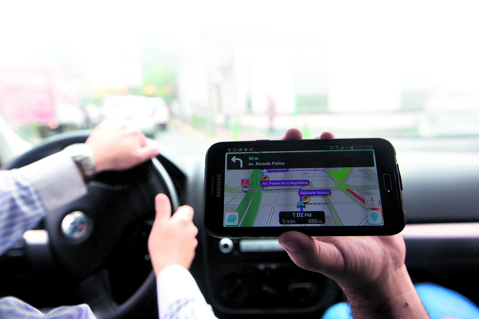 Limitaciones. Estas aplicaciones no consideran en sus sugerencias de rutas el nivel de seguridad de las calles. (Foto: Juan Ponce)