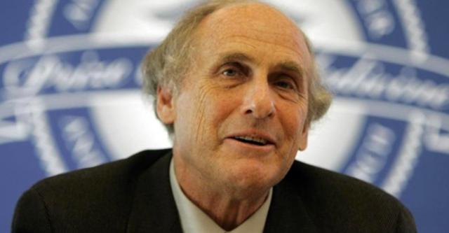 Foto 5 | Desde 1974, los estatutos de la Fundación Nobel estipulan que no se puede otorgar un premio a título póstumo, a menos que la muerte ocurra después del anuncio del nombre del ganador. En el 2011, después de la concesión del premio de Medicina, la Asamblea Nobel del Instituto Karolinska se enteró de la muerte de un ganador, el canadiense Ralph Steinman, ocurrida apenas tres días antes. Sin embargo, la institución decidió mantener su nombre en la lista de los premiados. (Foto: AFP)