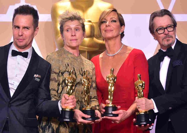 Sam Rockwell, ganador como Mejor Actor Secundario por  'Three Billboards Outside Ebbing, Missouri;' Frances McDormand, ganadora de Mejor Actriz por 'Three Billboards Outside Ebbing, Missouri;' Allison Janney, ganadora a Mejor Actriz Secundaria por  'I, Tonya;' y Gary Oldman, Mejor Actor por 'Darkest Hour'. (Foto: AFP)