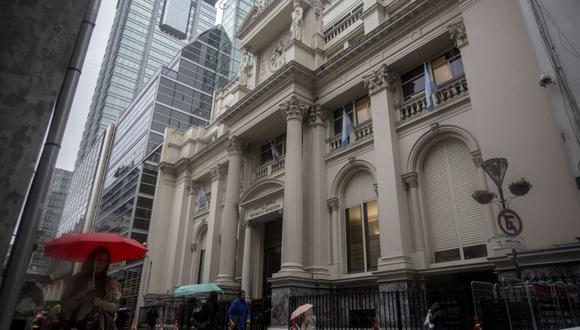 El banco central de Argentina aumentó sus ventas de futuros del peso en el MAE en un 50% esta semana, a US$ 1,300 millones.