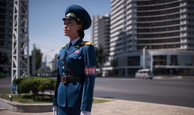 "Normalmente en nuestro país las mujeres se casan a los 26 o 27 años", explica este hombre que pidió el anonimato. "El trabajo es difícil y sólo lo pueden hacer si son solteras". (FOTO: AFP)