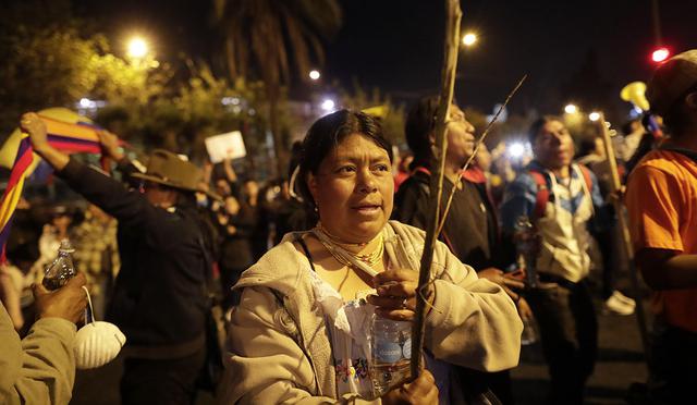 El Gobierno y los indígenas ecuatorianos llegaron este domingo a un acuerdo a través del cual se derogará el decreto 883, que eliminó el subsidio a los combustibles. (Foto: EFE)