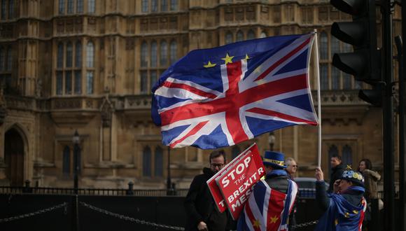 Cada vez queda menos tiempo para encontrarle un acuerdo al Brexit. (Foto: AFP)