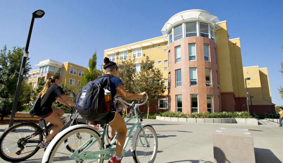 El sistema de reconocimiento facial también se ha instalado en otras ubicaciones del campus, incluidas las puertas de la facultad, la biblioteca y el edificio del laboratorio. (Foto referencial)