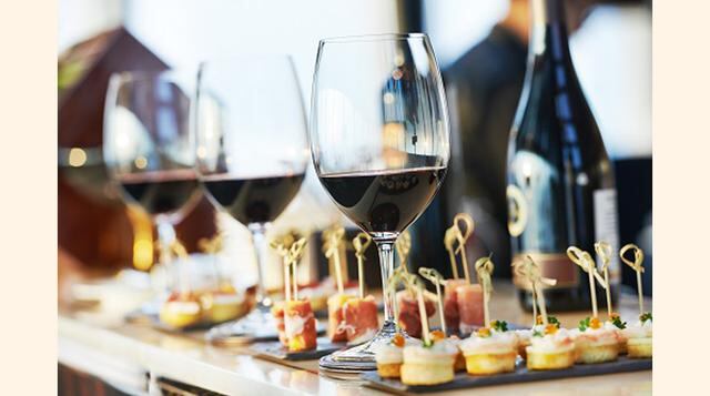 Jama Michalika. Está decorado con obras de arte de los estudiantes de la cercana Academia de Bellas Artes de Cracovia. (Foto: travel.amerikanki.com)