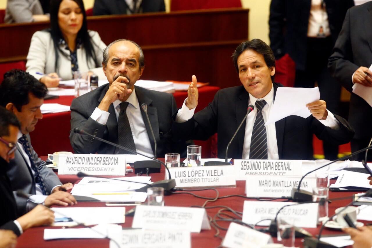 Mauricio Mulder y Segundo Tapia de la Comisión de Fiscalización.