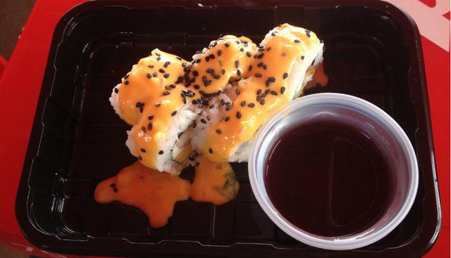 3. Acevichado Alimeñado: La novedosa propuesta de Niqei trae queso crema, pescado crocante, palta y salsa acevichada de ají. Cuenta con un maridaje opcional de maíz morado. (Foto: Stephanie Stanbury)