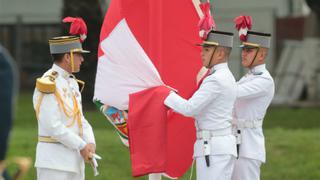 El 80% de instituciones públicas incumplen normas de uso de la Bandera Nacional