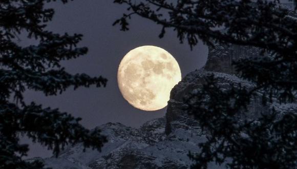 ¡Disfruta la Luna de Nieve en vivo! Observa la segunda luna llena del año online. Te mostramos cómo verla desde cualquier lugar. | Crédito: Foto de Kym MacKinnon en Unsplash