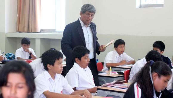 El sueldo mínimo de los docentes peruanos llegará a ser S/3,100 en 2023 (Foto: Andina)