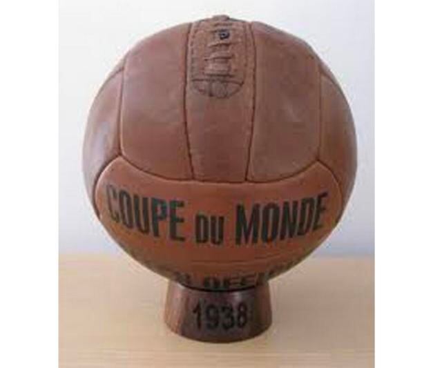 FOTO 3 | 3. Allen (Francia 1938) En este balón, la vejiga fue reemplazada por una válvula para facilitar su inflado. (Foto: LEOGUZ - WIKIMEDIA COMMONS)