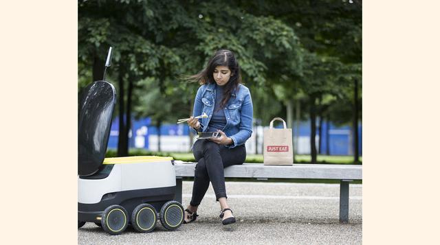 Hoy en día cotiza en la Bolsa de Londres y ha cambiado la manera de pedir comida a domicilio. Se acabó no tener la posibilidad de pedir comida a domicilio de tu restaurante favorito. Si no está en Just Eat no existe.