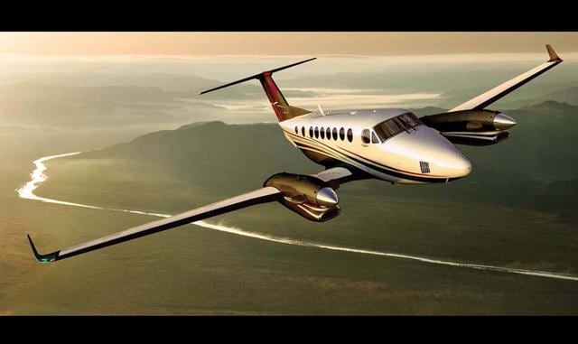 FOTO 12 | 4. Beechcraft King Air 350i. Precio: US$ 7,5 millones. El Beechcraft King Air es una familia de aviones de doble turbohélice diseñados y producidos por el fabricante aeronáutico estadounidense Beechcraft. Con un alcance de 1,714 millas náuticas 