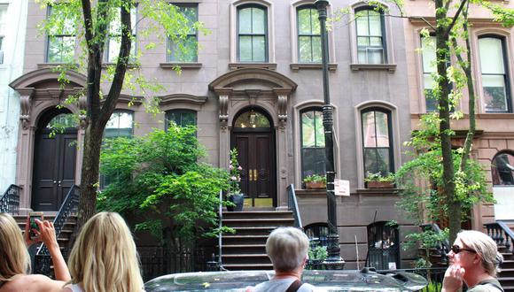 Vista de la fachada de la casa de Carrie Bradshaw, protagonista de "Sex and the city", en el barrio del West Village, en Nueva York (Foto: EFE)