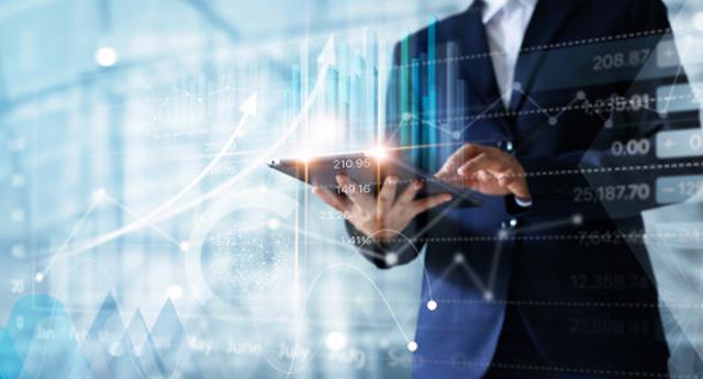 FOTO 2 | 2. Identificar las áreas o procesos en especial que requieran un cambio tecnológico: ¿cuánto tiempo tarda un colaborador que debe marcar con tarjeta vs. cuánto tiempo le tomaría si fuese con la huella digital?, ¿qué tan dificil resulta calcular la planilla mensual de los colaboradores por contar con horarios rotativos? (Foto: Freepik)