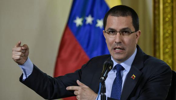 El ministro de Relaciones Exteriores de Venezuela, Jorge Alberto Arreaza, habla durante una conferencia de prensa en la Cancillería, en Caracas, el 28 de enero de 2019.  (AFP / LUIS ROBAYO).