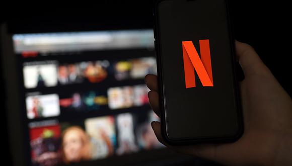 Netflix admitió que la posibilidad que ofrece a sus usuarios de compartir una cuenta entre varios hogares está mermando sensiblemente su crecimiento. (Foto: AFP)
