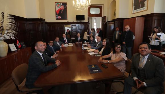 El congresista Jorge Montoya manifestó que en el encuentro con  Gustavo Adrianzén hablaron sobre  cómo pueden  apoyar en los temas de gobernanza. Foto: PCM.